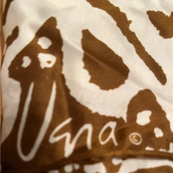 Two vintage Vera Neumann silk blend scarfs measuring 26” x 26” - Picture 3 of 7